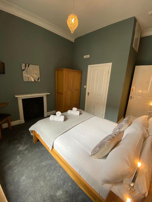 Standard Double Room image 3