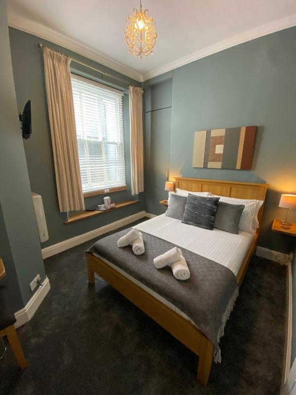 Economy Double Room image 1