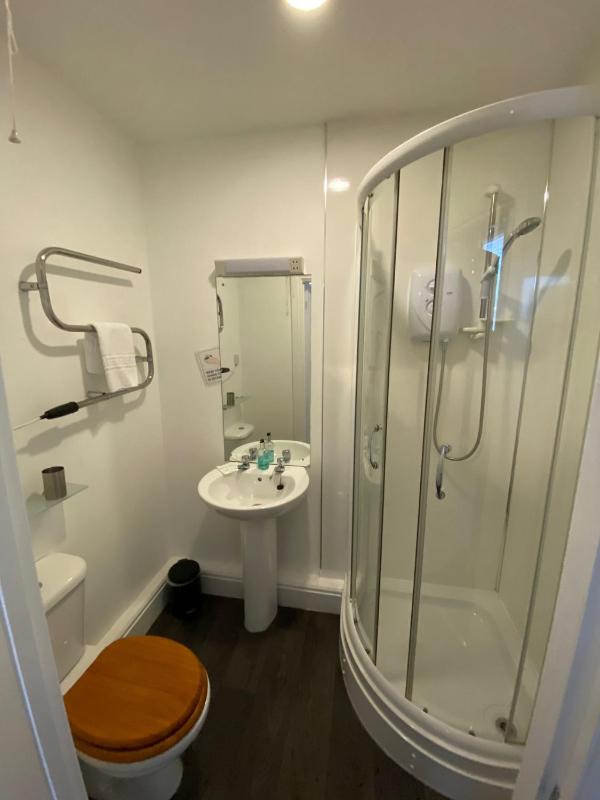 Economy Double Room image 4
