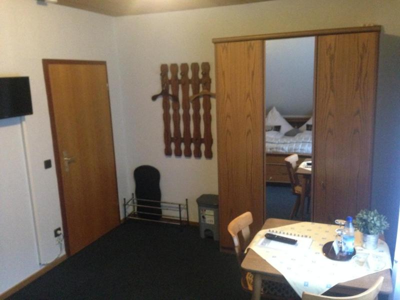 Double Room image 4