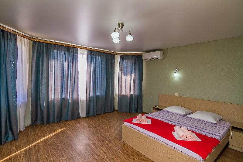 Standard Quadruple Room image 2