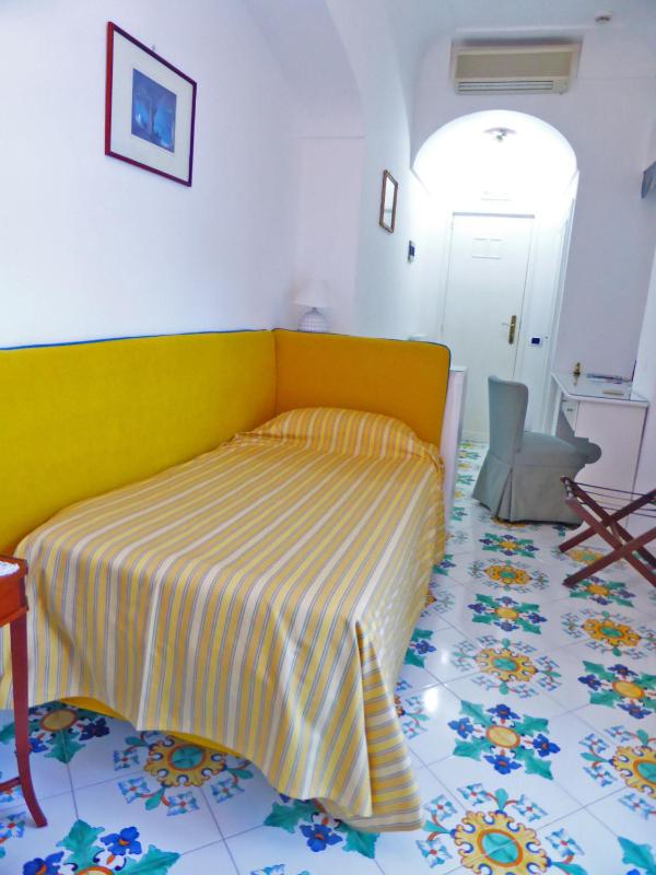Single Room image 2