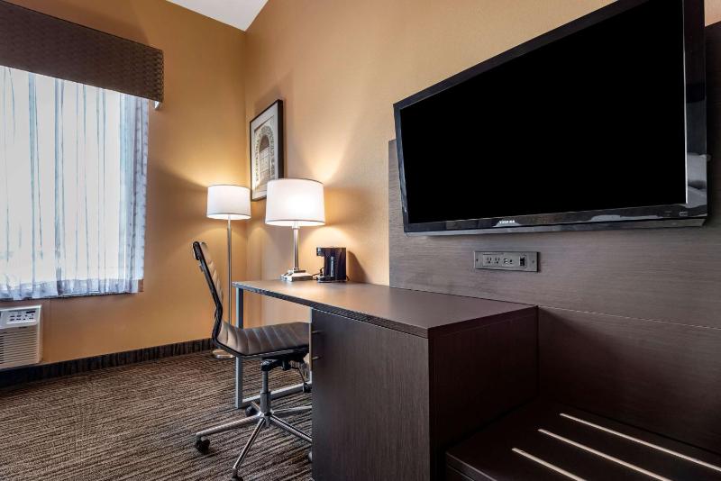 King Room - Non-Smoking image 3