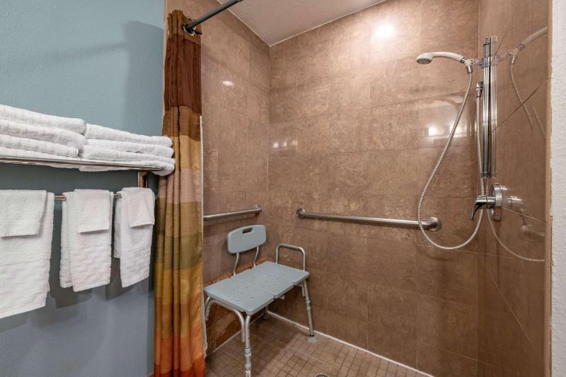 Queen Room with Two Queen Beds with Roll-In Shower image 3