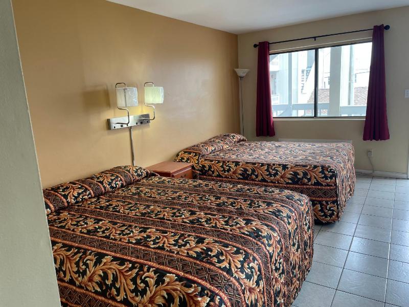 Superior Queen Room with Two Queen Beds image 3