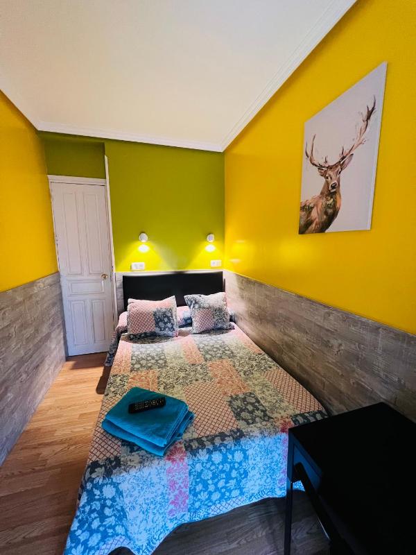 Double Room with Shared Bathroom image 1