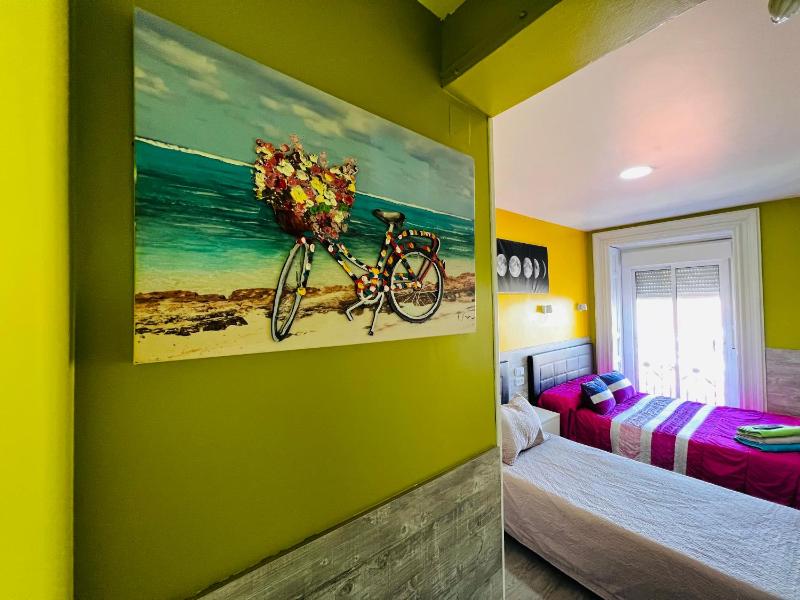 Triple Room with Shared Bathroom image 2