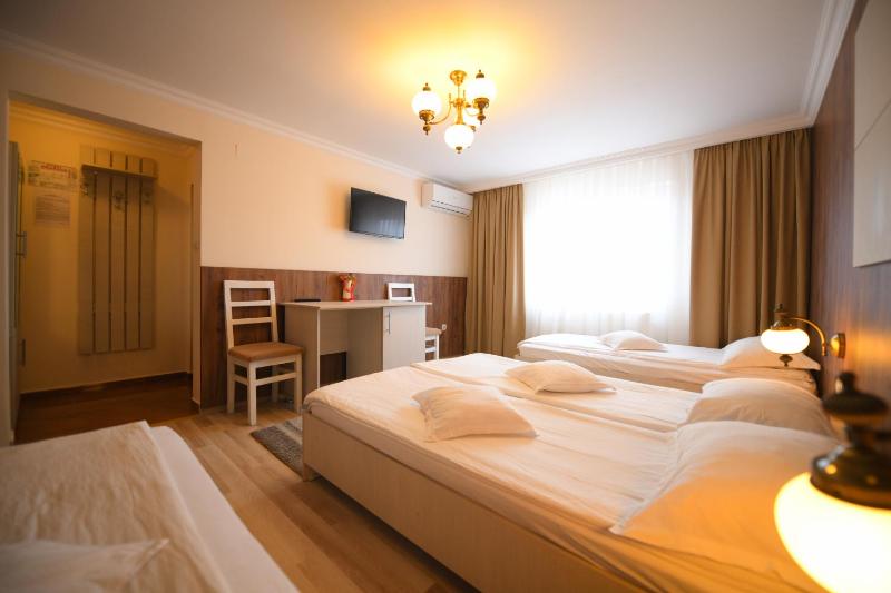 Triple Room image 2