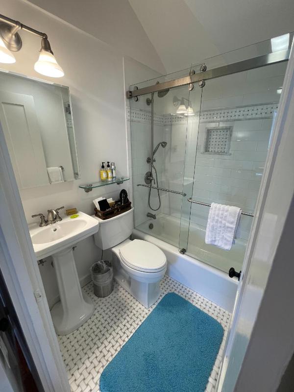 King Room image 4