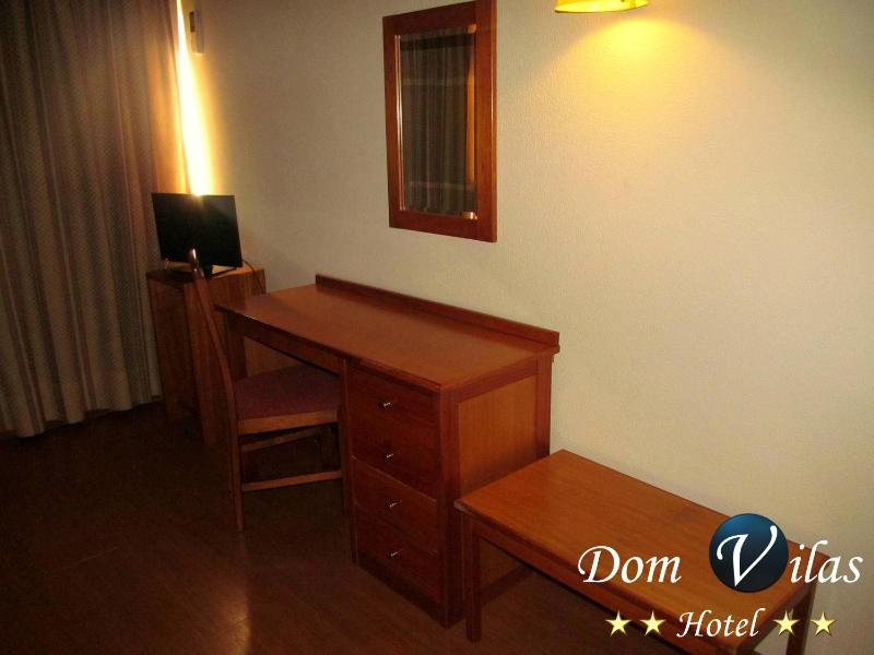 Standard Twin Room image 4