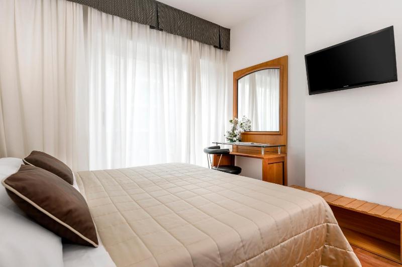 Classic Triple Room image 4