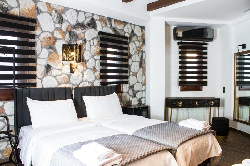 Triple Room with Meteora View image 4