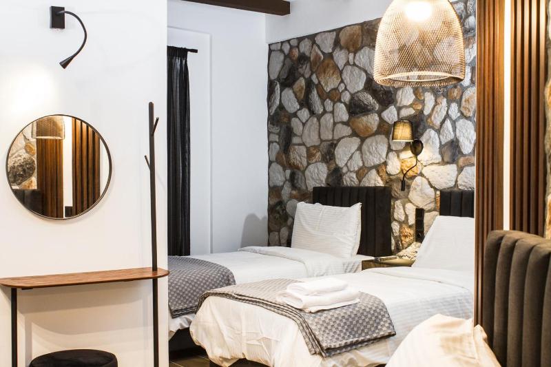 Quadruple Room image 3