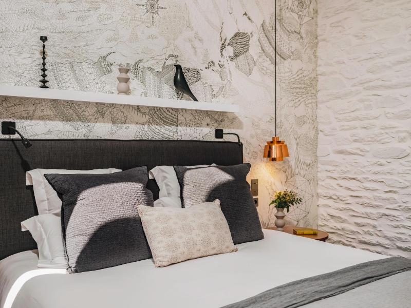 Deluxe Double Room image 2