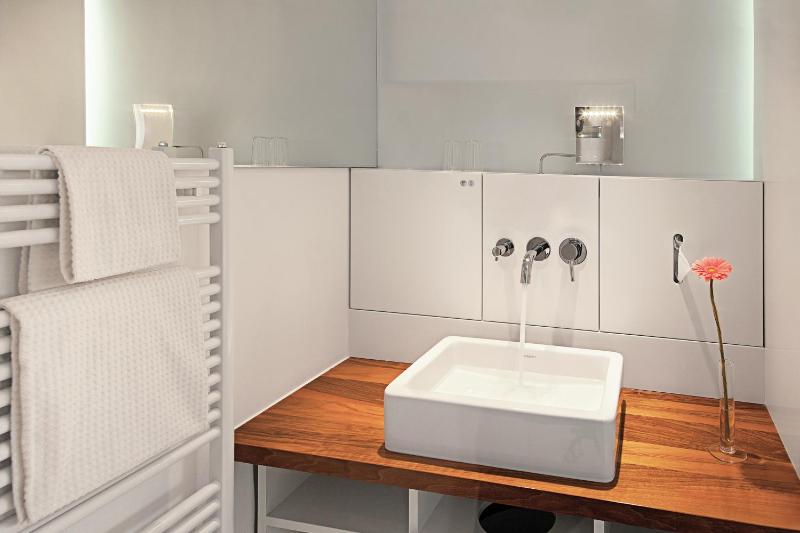 Economy Single Room with Courtyard Shower Only image 2