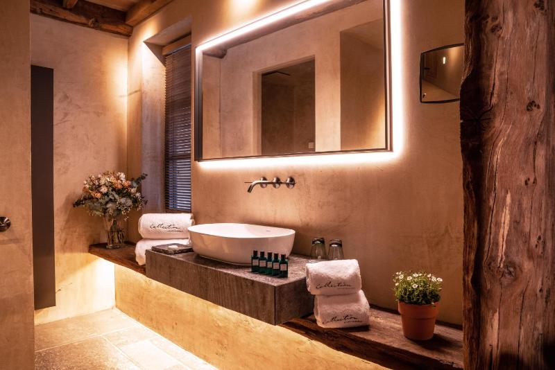 Superior Double Room with Steam Shower image 3