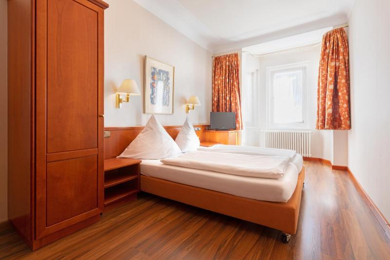 Deluxe Suite image 1