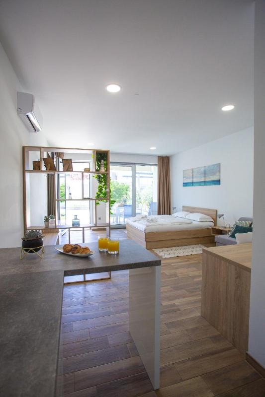 Studio Apartment image 3