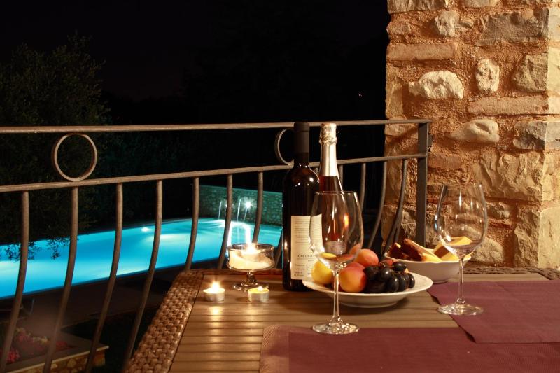 Deluxe Double Room with Balcony image 3