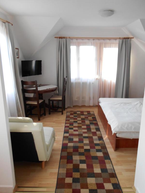 Twin Room image 4