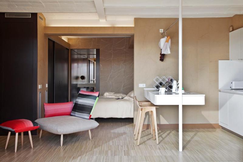 One-Bedroom Penthouse with Terrace image 1