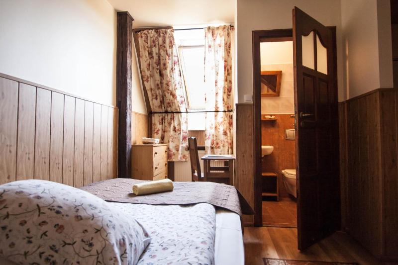 Single Room with Bathroom image 2