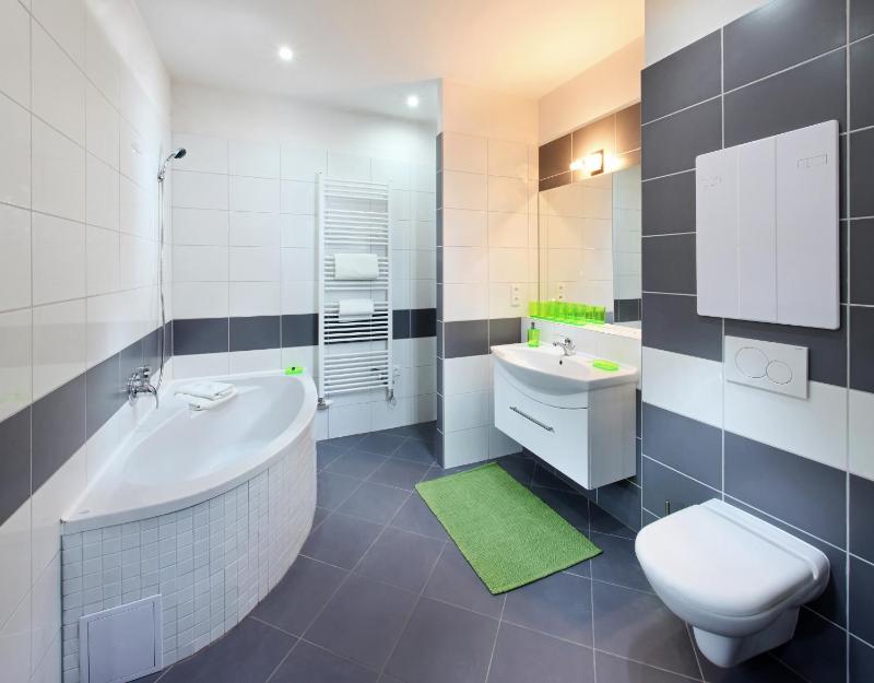 Superior Two-Bedroom Apartment with Parking image 4