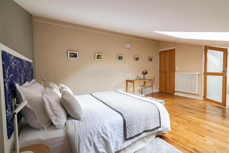 Small Double Room image 2