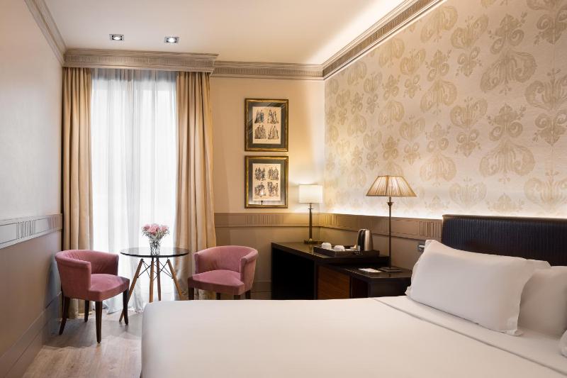 Standard Double Room image 1