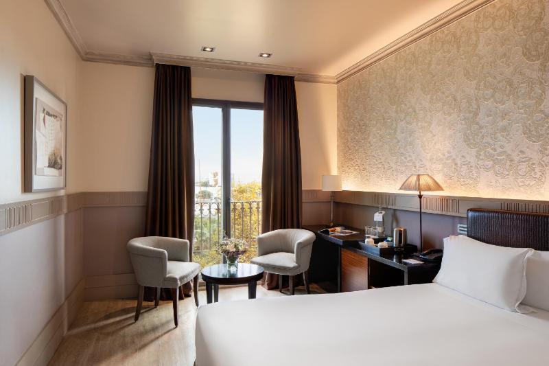 Deluxe Double Room with Port View image 1