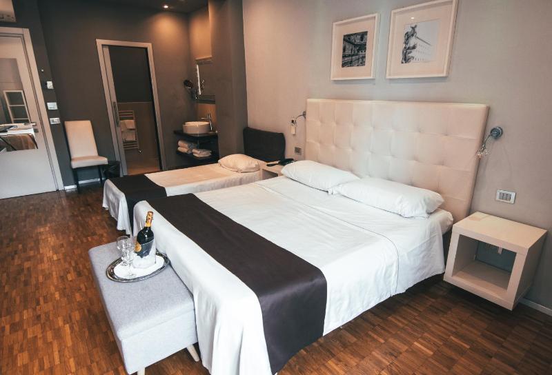 Quadruple Room image 4