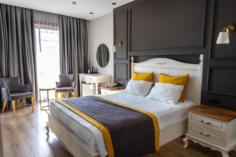 Deluxe Room image 3