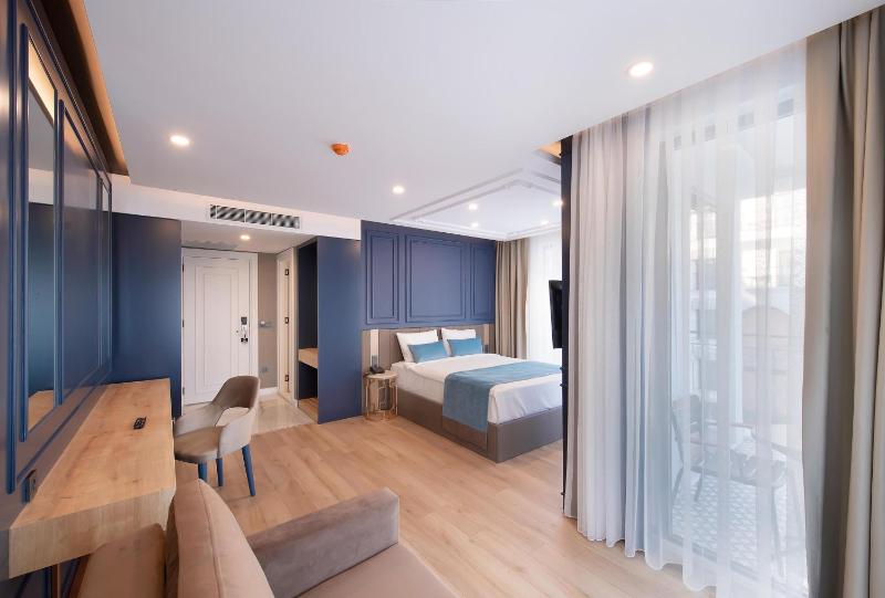 Deluxe Suite image 4