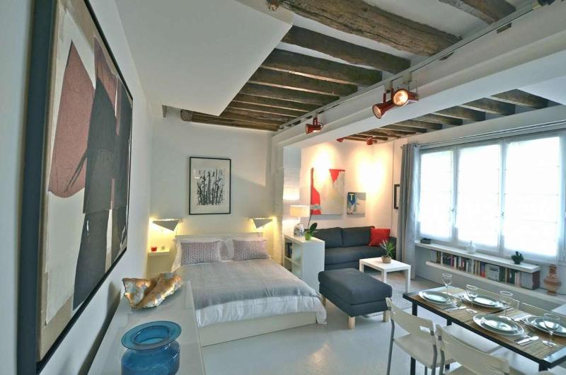 Studio Apartment image 2