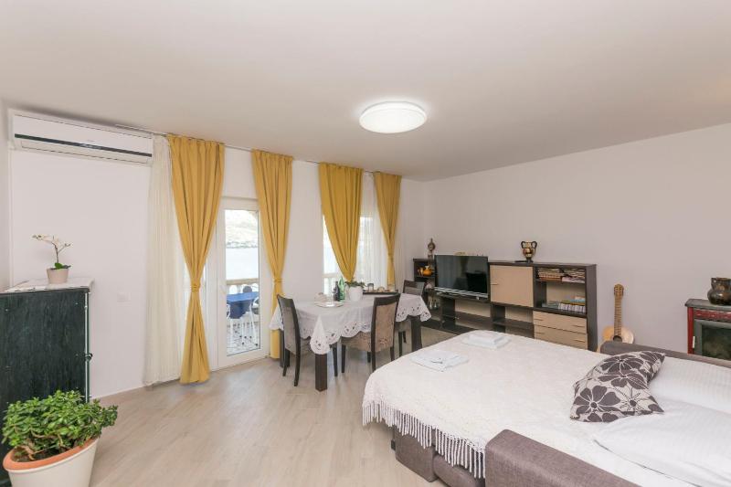 Apartments Tina Sea ​View - image 3