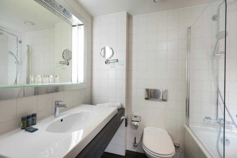 Double Room - Non-Smoking  image 4