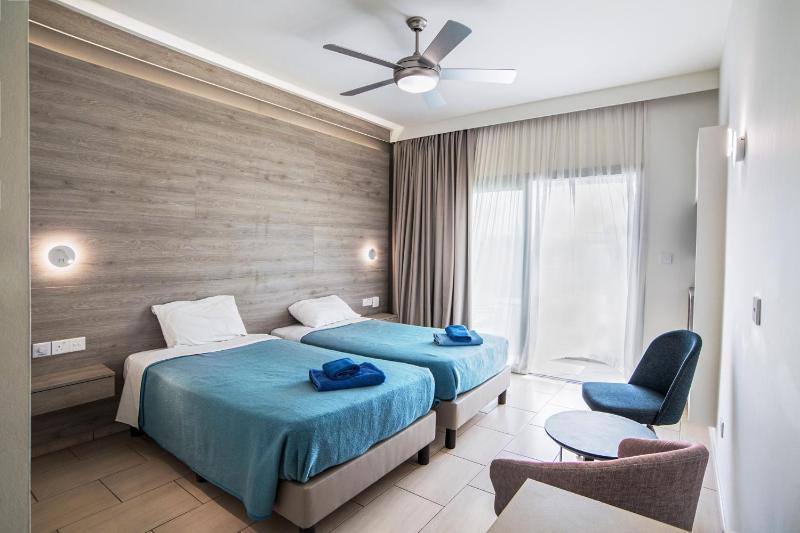 Double or Twin Room with Side Sea View image 3