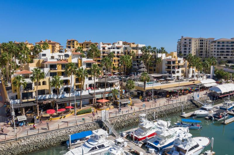 Marina Fiesta Resort and Spa - image 7