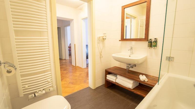 Executive Double or Twin Suite image 2