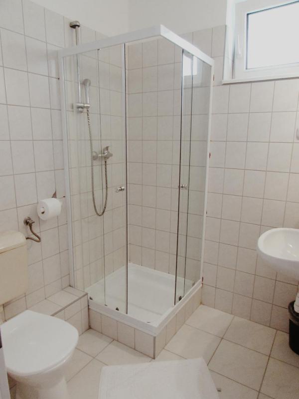 Double Room image 4