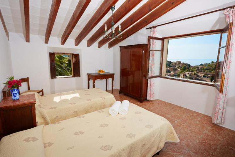 Double Room with Private External Bathroom image 1