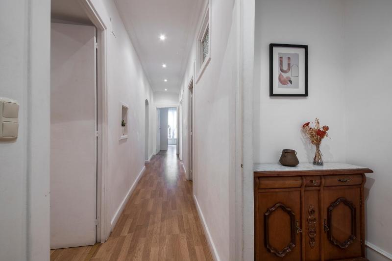 Spacious Central Old Town Apartment - image 8