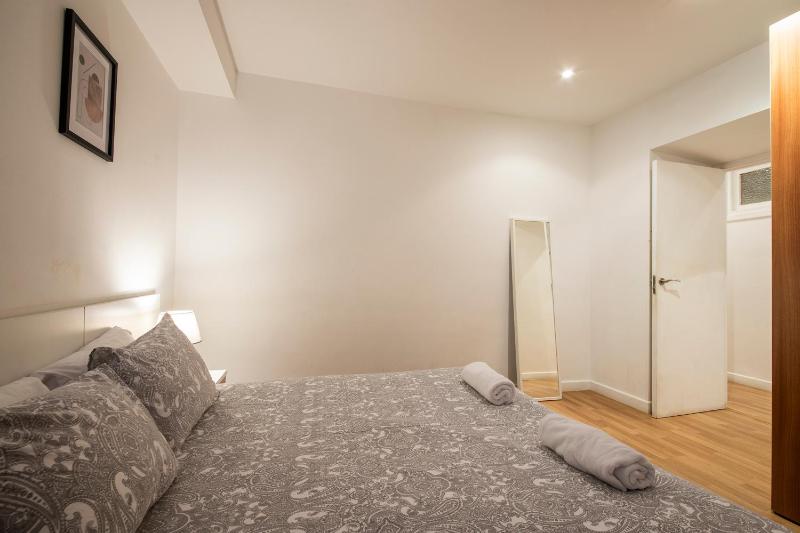 Spacious Central Old Town Apartment - image 3