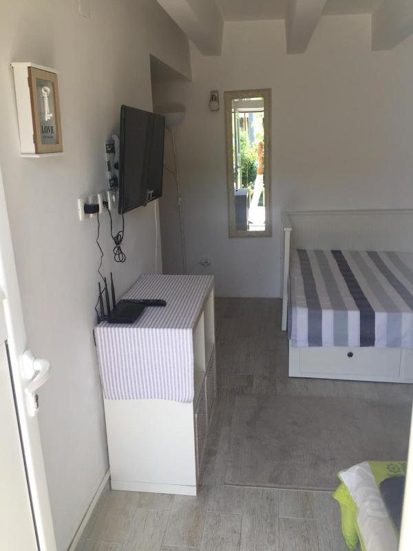 Studio Apartment image 1