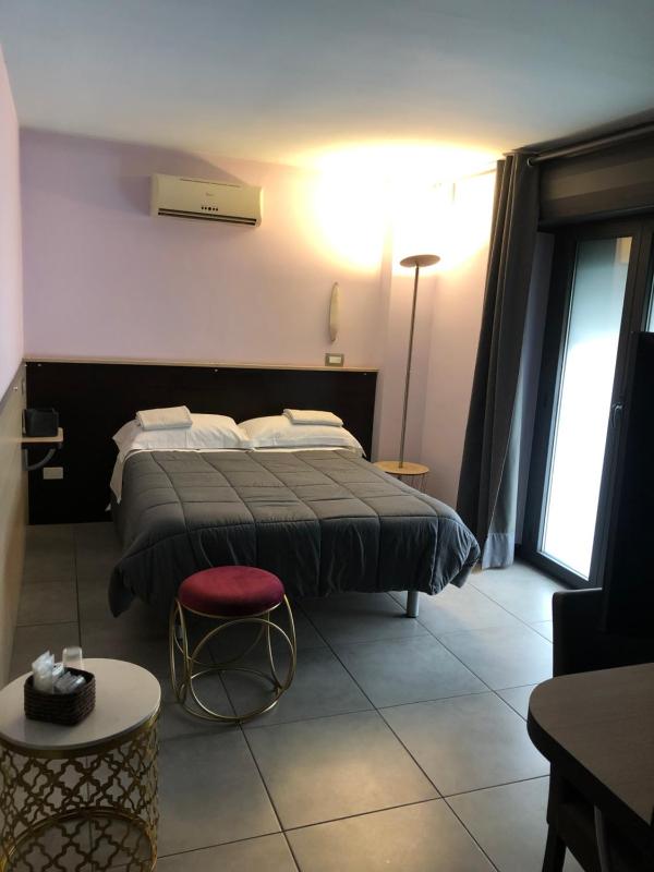 Deluxe Double Room image 1