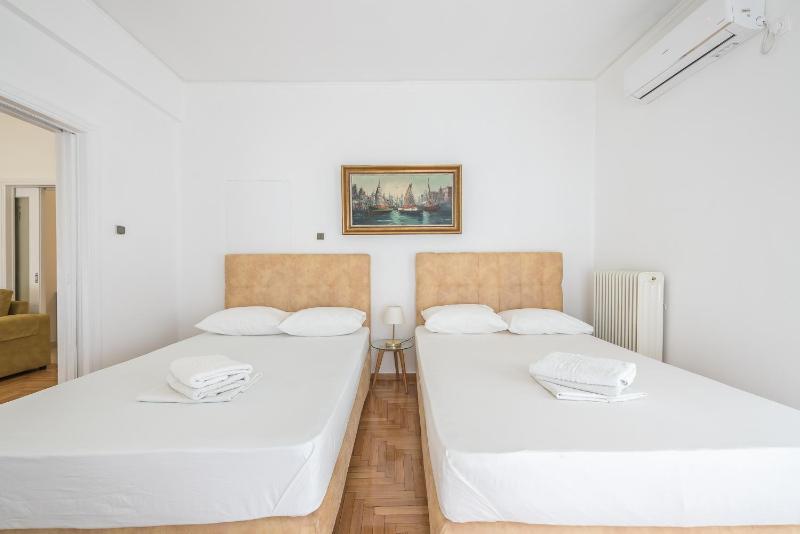 Victoria Majestic Suites Apartments - image 7