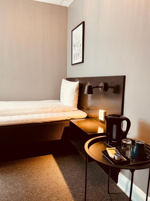 Single Room image 3
