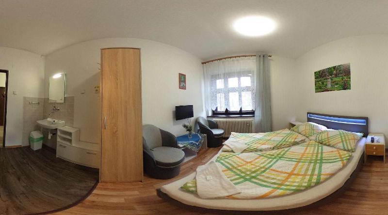Standard Double Room image 3