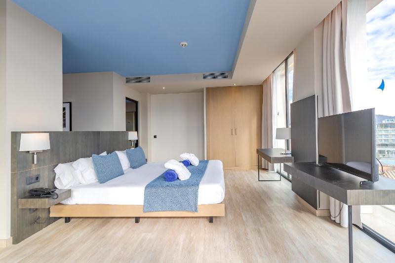 Deluxe Room image 4