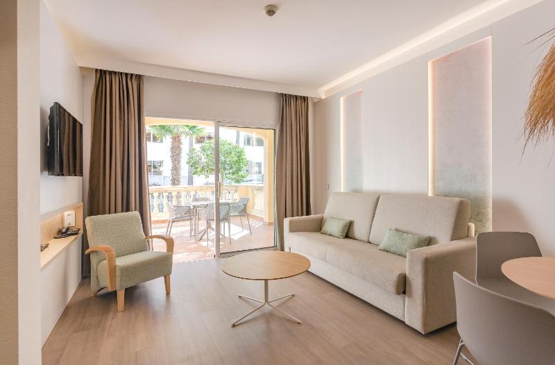 One-Bedroom Apartment image 3